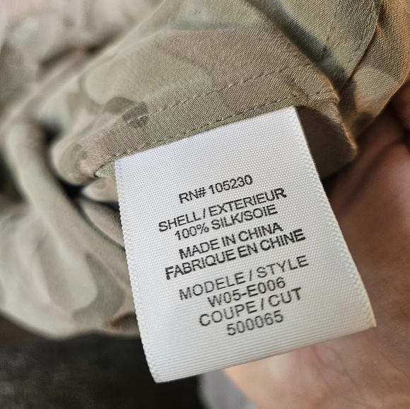 Equipment Femme Camo Silk Long Sleeve Button Down Blouse Small - Picture 7 of 7